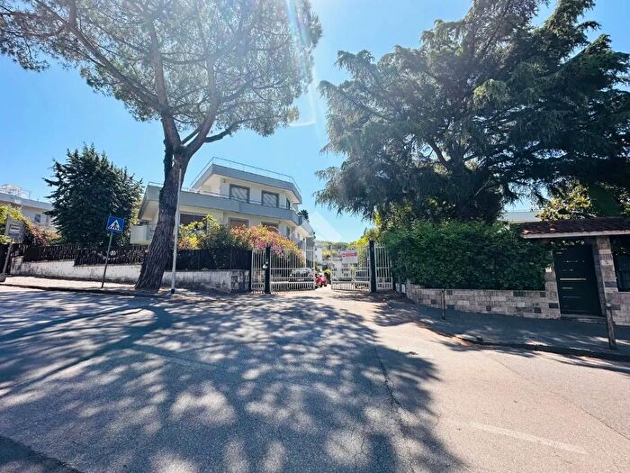 Appartamento quadrilocale in vendita in Via Enrico De Nicola, Torre Del Greco