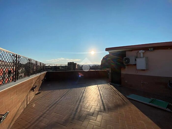 Appartamento monolocale in vendita in Via Dante, Napoli