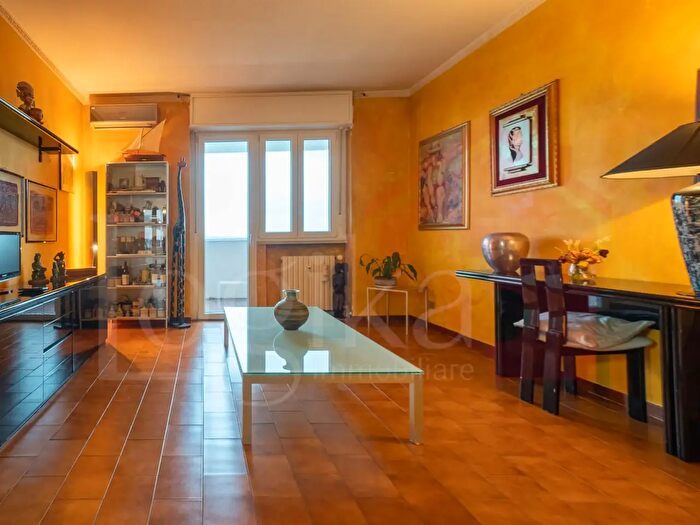 Appartamento quadrilocale in vendita in Via dei Pini, Pieve Emanuele