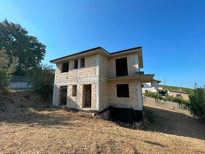 Casa con 7 locali in vendita in Via della Sorgente, Casalincontrada