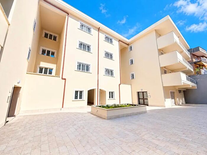 Appartamento quadrilocale in vendita in Via di Ponente, Velletri