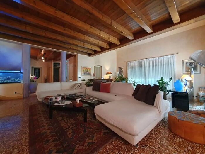 Casa con 15 locali in vendita in Conselve