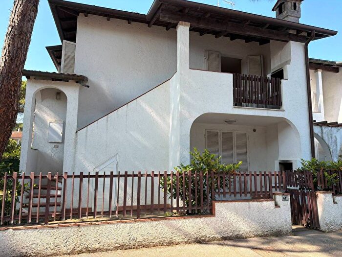 Casa trilocale in affitto in Via Arturo Bellini, Comacchio Città, Comacchio