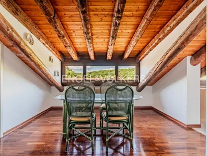 Appartamento con 6 locali in vendita in Via San Pio X, Volpago Del Montello