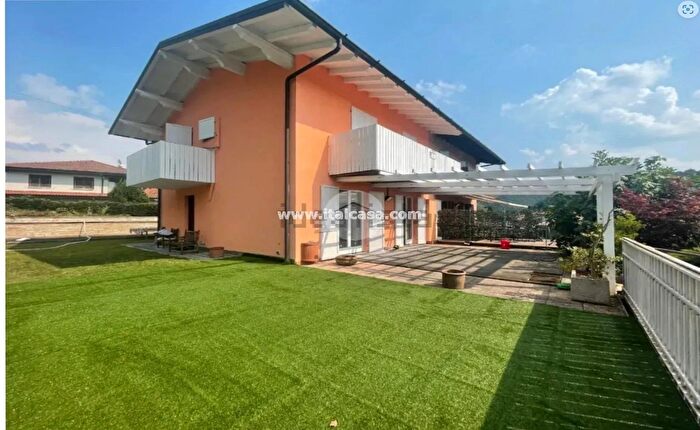 Casa con 8 locali in vendita in Via, Trescore Balneario