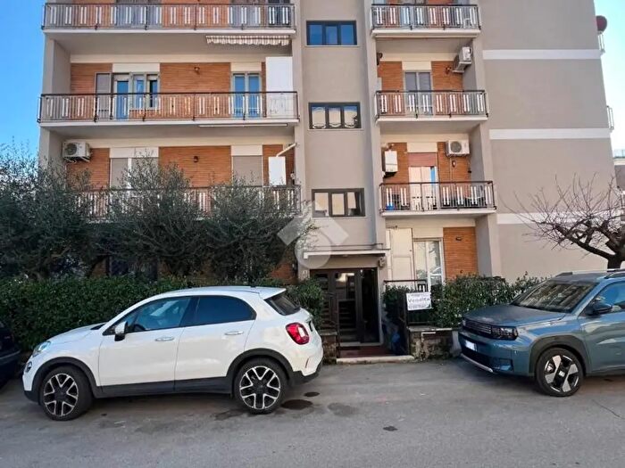 Appartamento trilocale in vendita in Via Giosuè Carducci, Civita Castellana