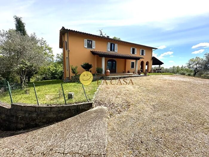 Casa con 10 locali in vendita in Figline e Incisa Valdarno