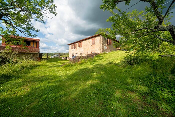 Casa con 15 locali in vendita in Loc Il Cellaio, Reggello