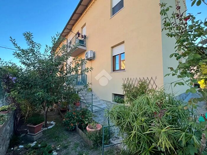 Appartamento trilocale in vendita in Via Garibaldi, Allerona