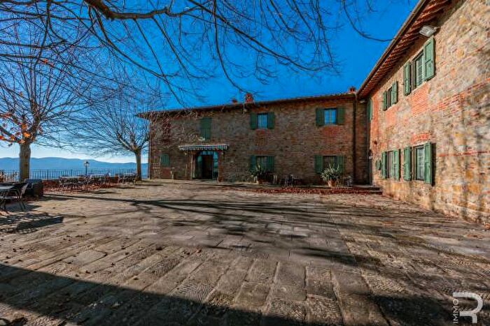 Casa con 6 locali in vendita in Via di Casanardo, Reggello