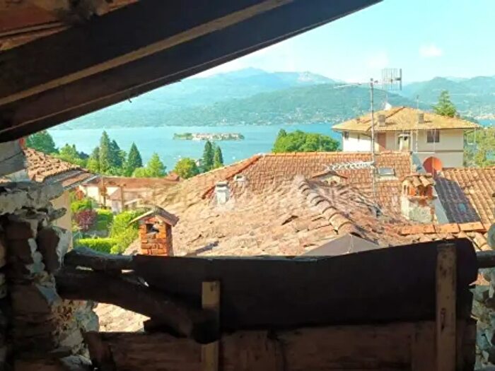 Appartamento trilocale in vendita in Via Vincenzo Monti, Stresa