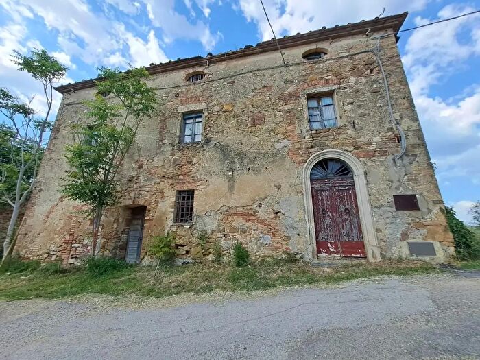 Casa con 15 locali in vendita in Gavignano, Poggibonsi