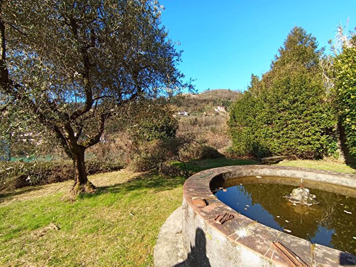 Casa con 12 locali in vendita in Borgo A Mozzano