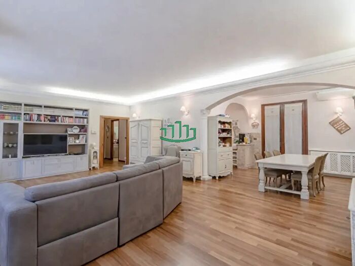 Casa con 5 locali in vendita in Via Toscana, Bologna