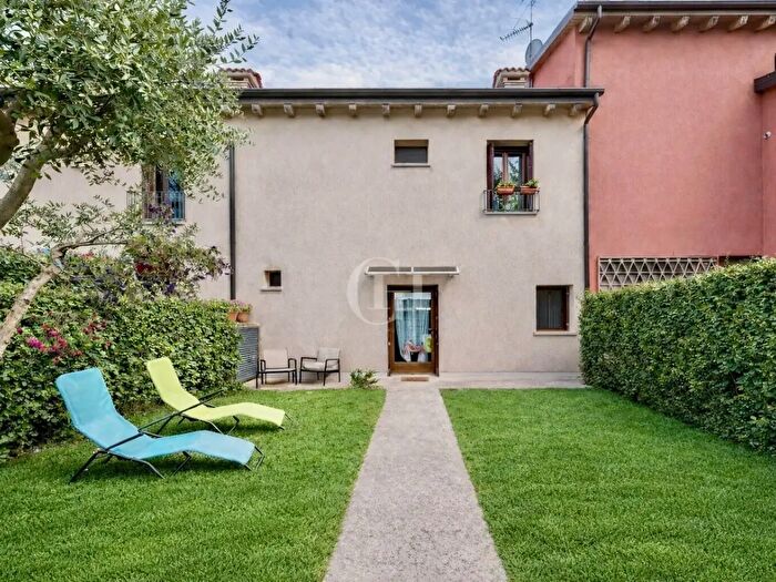 Casa trilocale in vendita in Santa Cristina b, Peschiera Del Garda