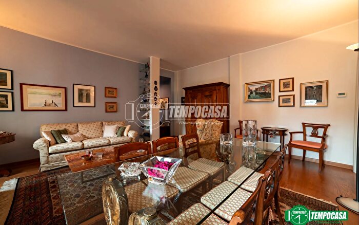 Appartamento quadrilocale in vendita in Via Roma, Arona