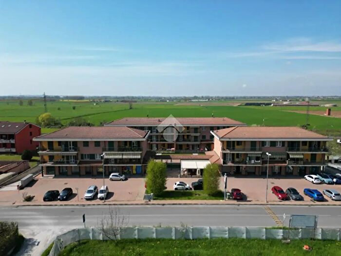 Appartamento bilocale in affitto in Via Visconti Venosta, Bra