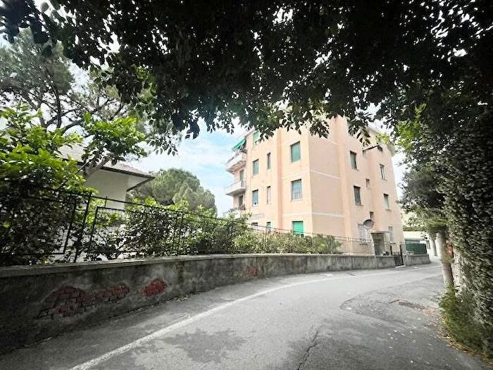 Appartamento con 5 locali in vendita in Via Missolungi Genova, Genova