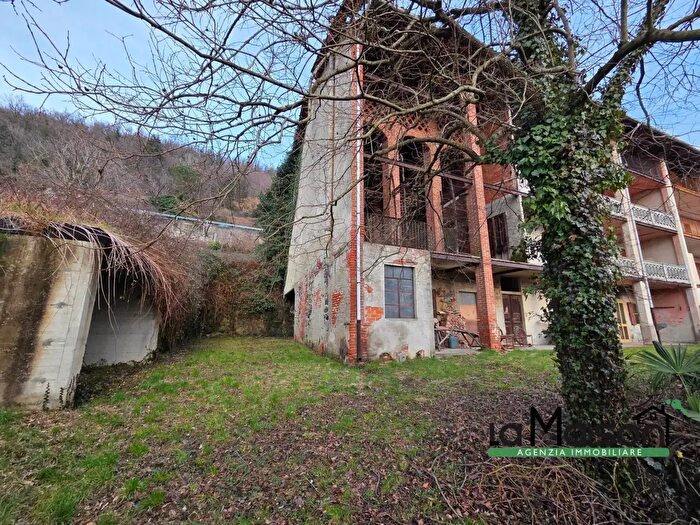 Casa con 8 locali in vendita in Via Moia, Burolo