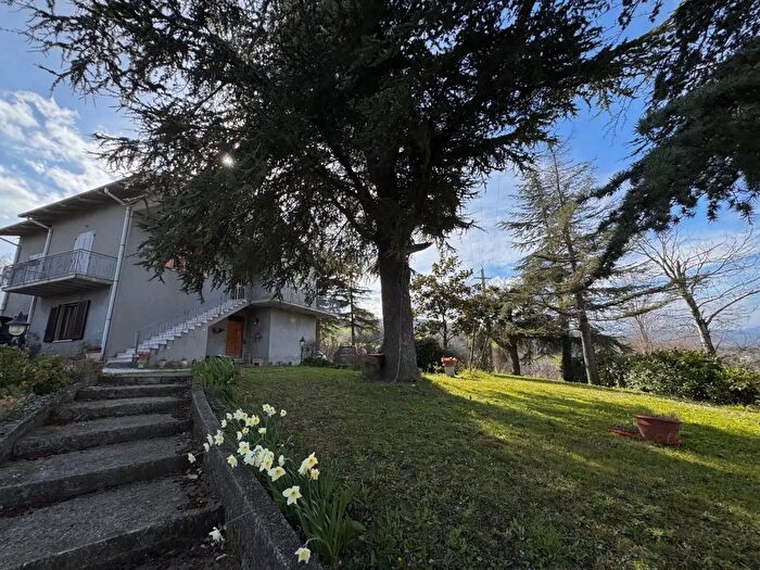 Casa con 12 locali in vendita in Maiolo