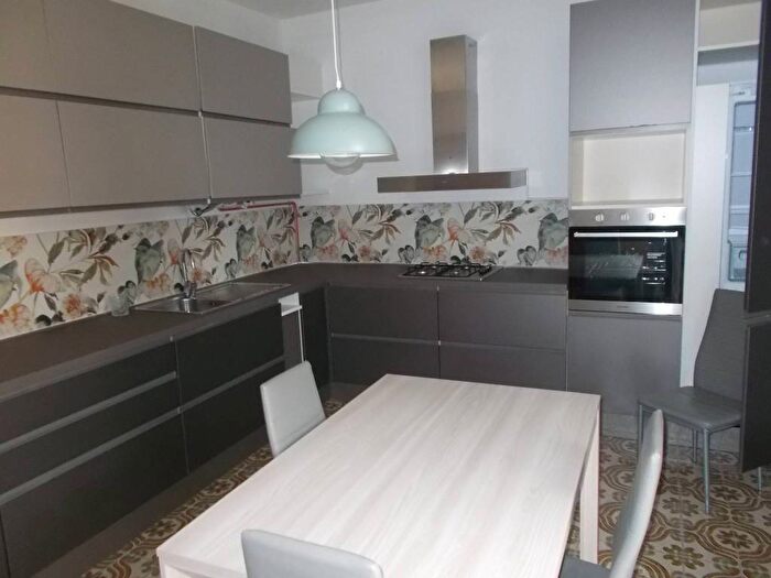 Appartamento bilocale in affitto in Vicolo Mottarone, Centro, Caronno Pertusella