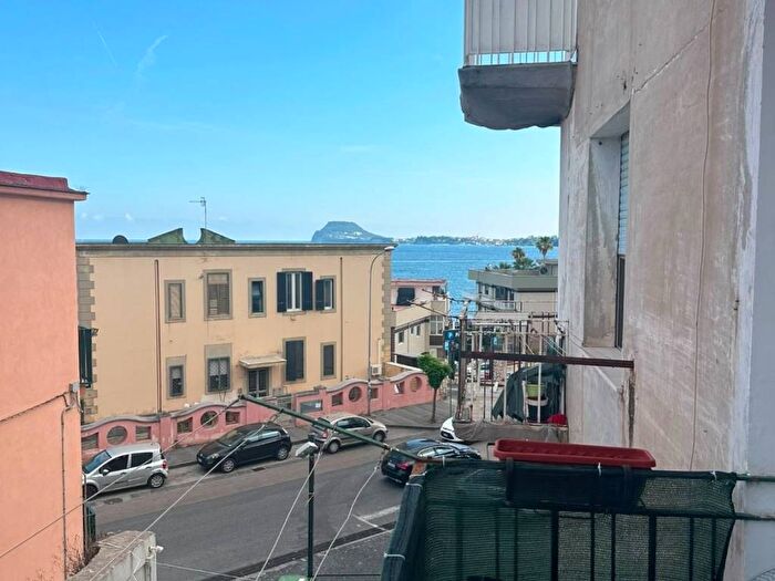 Appartamento trilocale in affitto in Via Virgilio, Arco Felice, Pozzuoli