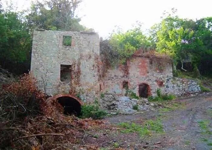 Casa con 9 locali in vendita in Riparbella