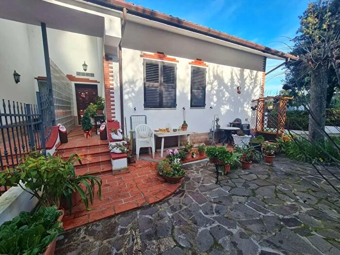 Casa con 6 locali in vendita in Ancona
