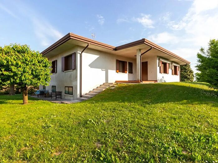 Casa con 6 locali in vendita in Strada Casut B, Sacile