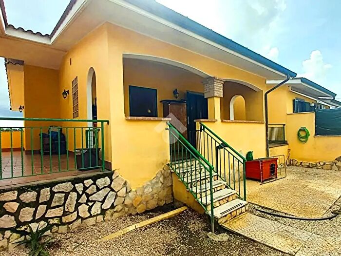 Casa trilocale in vendita in Via Capri, Ardea