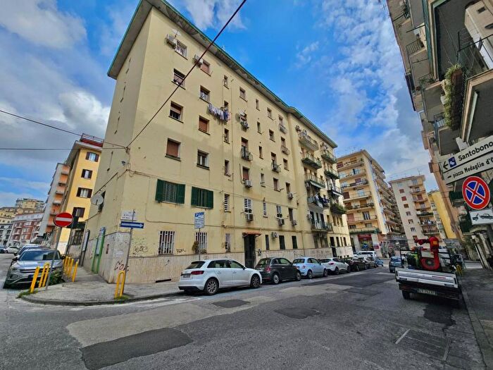 Appartamento trilocale in affitto in Via Raffaele Stasi, Arenella, Napoli