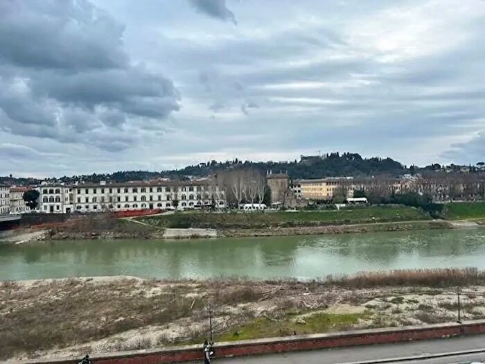 Appartamento con 5 locali in affitto in Firenze