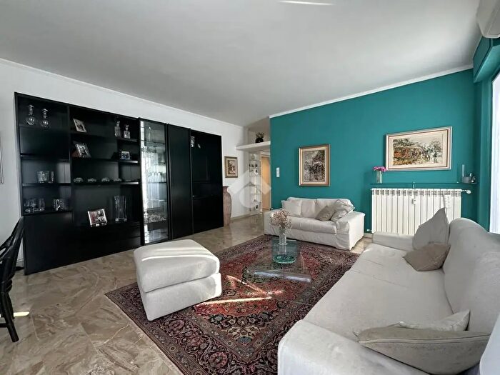 Appartamento quadrilocale in vendita in Via Toscana, Carugate