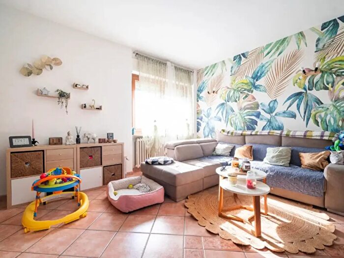 Appartamento con 5 locali in vendita in Via Garibaldi, Volvera
