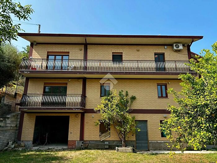 Casa con 9 locali in vendita in Contrada Valle SantAndrea, Veroli