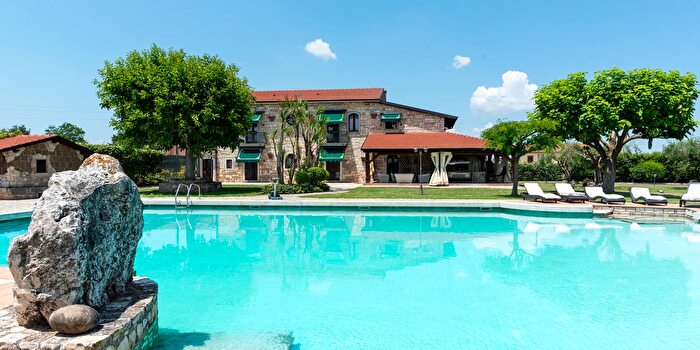 Casa con 9 locali in vendita in Via Appia Antica, Calvi