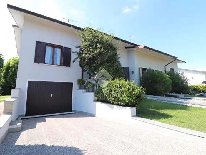 Casa con 6 locali in vendita in Via Gramsci, Porto Mantovano