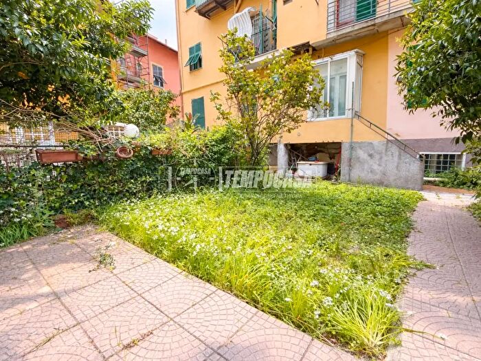 Appartamento trilocale in vendita in Piazza Cosma Clavarino, Genova