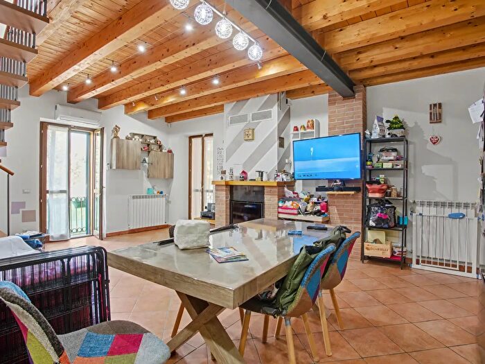 Appartamento quadrilocale in vendita in Via Ronchetto, Luino