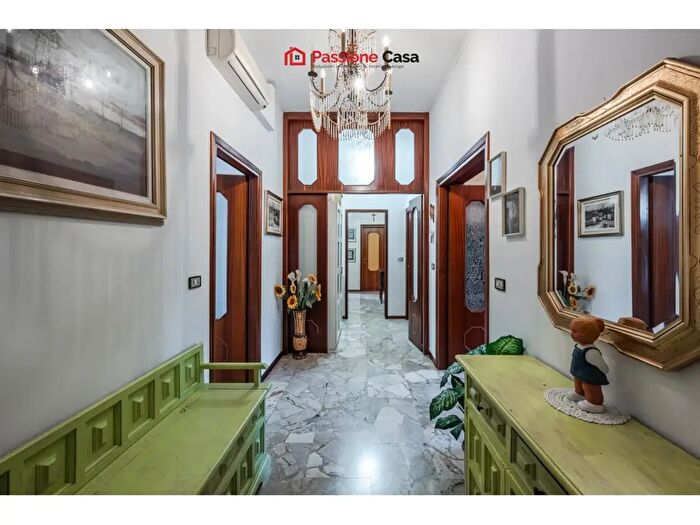 Appartamento quadrilocale in vendita in Via Antonio Rosmini, Parma