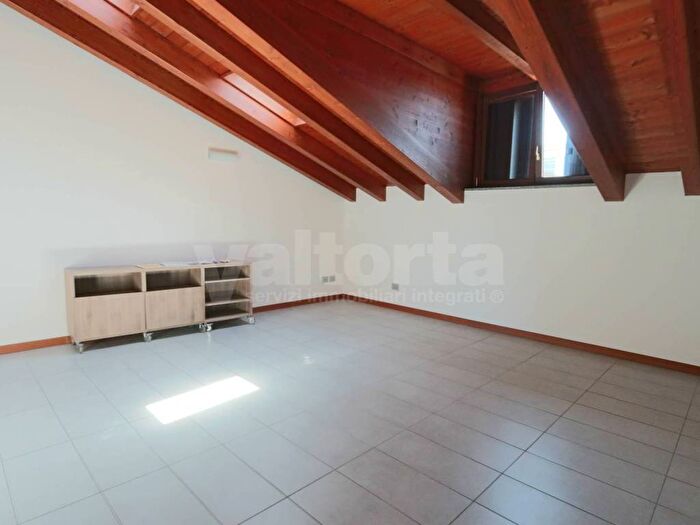 Appartamento trilocale in affitto in Via Isonzo, Buonarroti, Monza