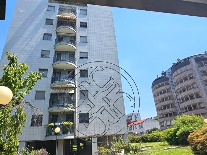 Appartamento trilocale in affitto in Via Cassano d'Adda, Milano