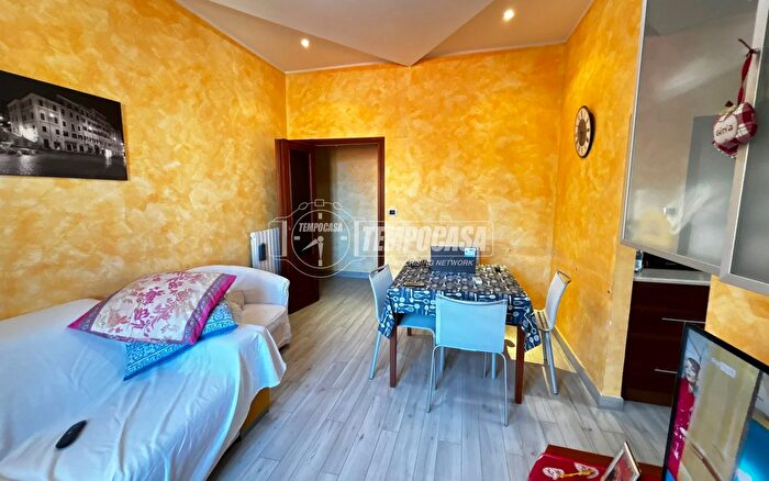 Appartamento trilocale in vendita in Via Alessandro Avoli, Roma