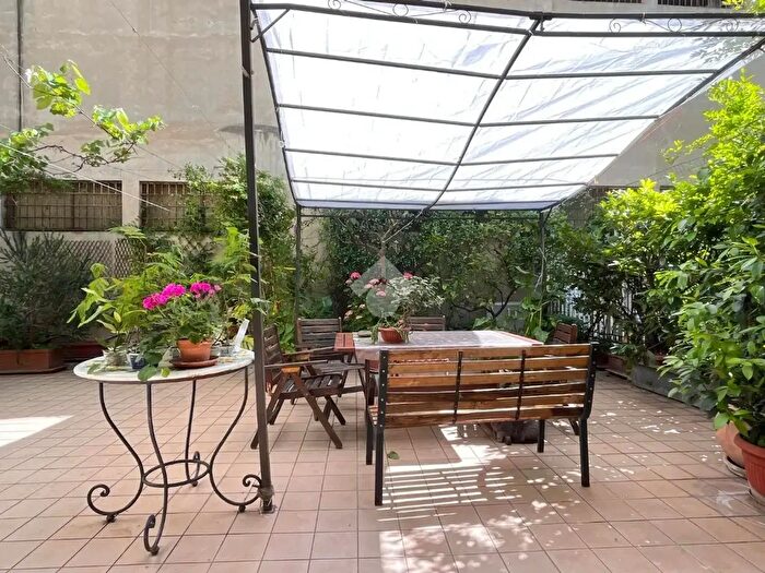 Appartamento quadrilocale in vendita in Via Paolo Sarpi, Milano