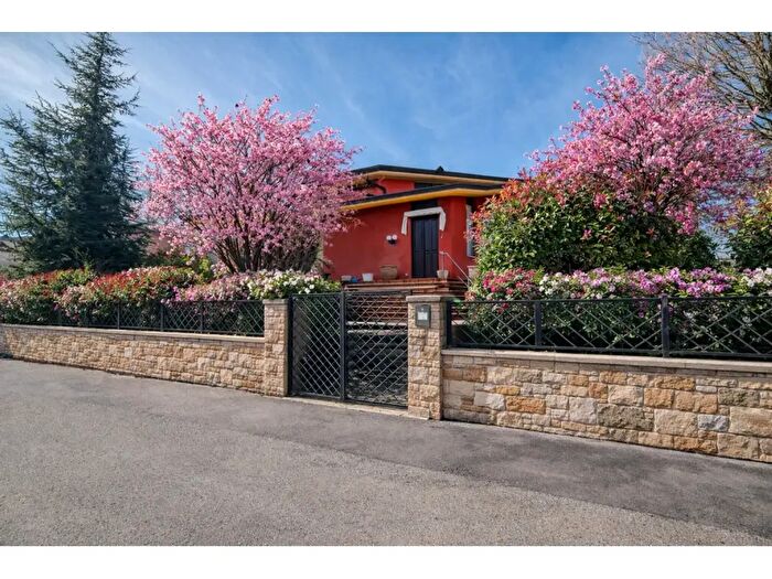 Casa con 8 locali in vendita in Via Achille Grandi, Noceto