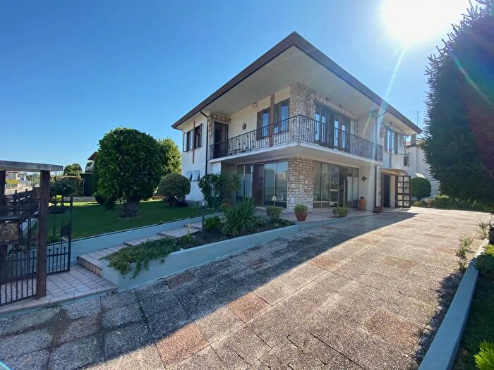Casa con 8 locali in vendita in Conselve