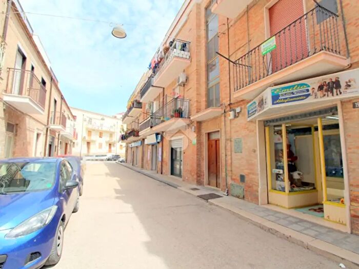 Appartamento trilocale in vendita in Via Luigi Settembrini, Lucera