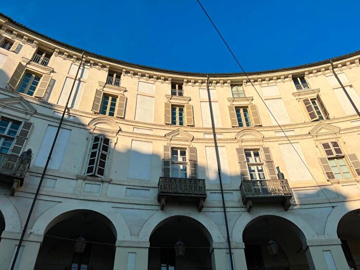 Appartamento trilocale in affitto in Piazza Vittorio Veneto, Via della Rocca, Torino