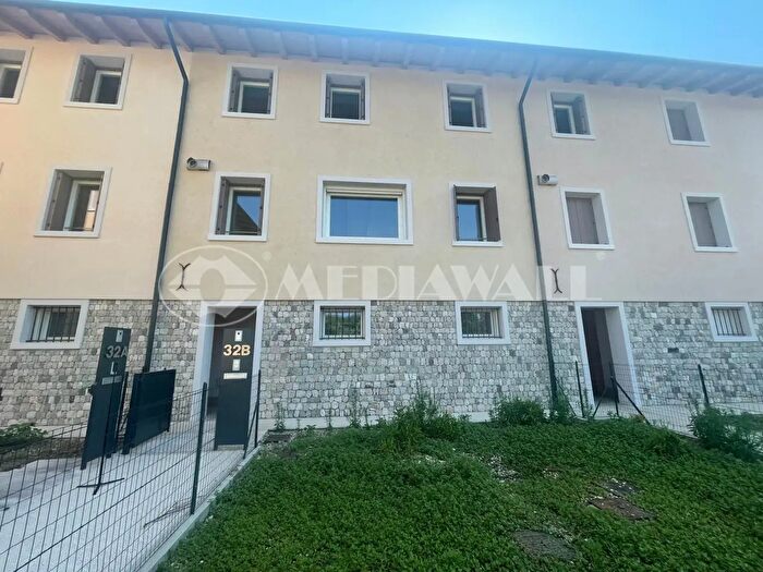 Casa con 7 locali in vendita in Via Cavolano, Sacile