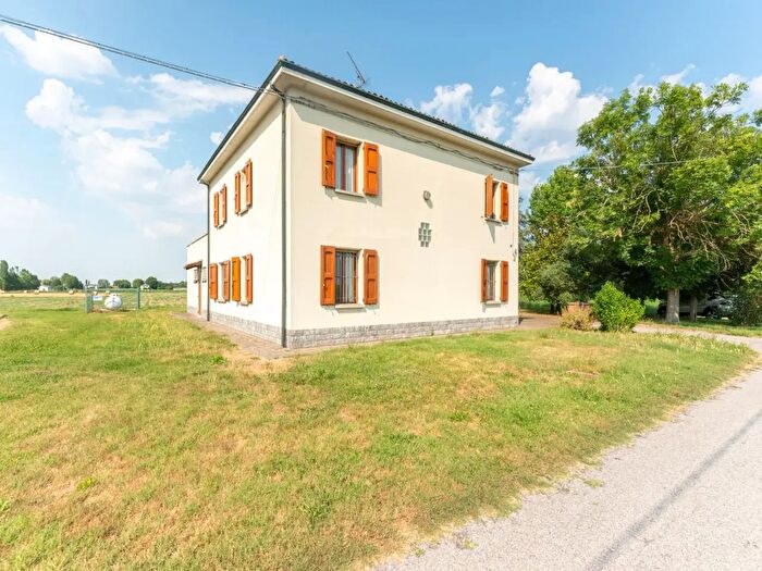 Casa con 6 locali in vendita in Via Nazionale, Malalbergo